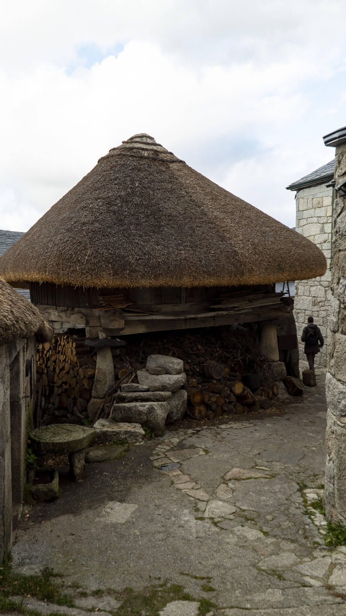 Pionerdo Y Sus Pallozas Tradicionales En Galicia TrotandoMundos