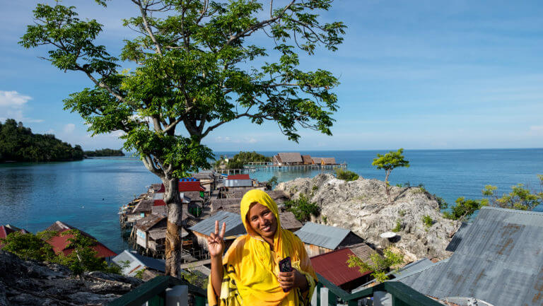 Panorámica de aldea bajau en las islas Togean de Sulawesi