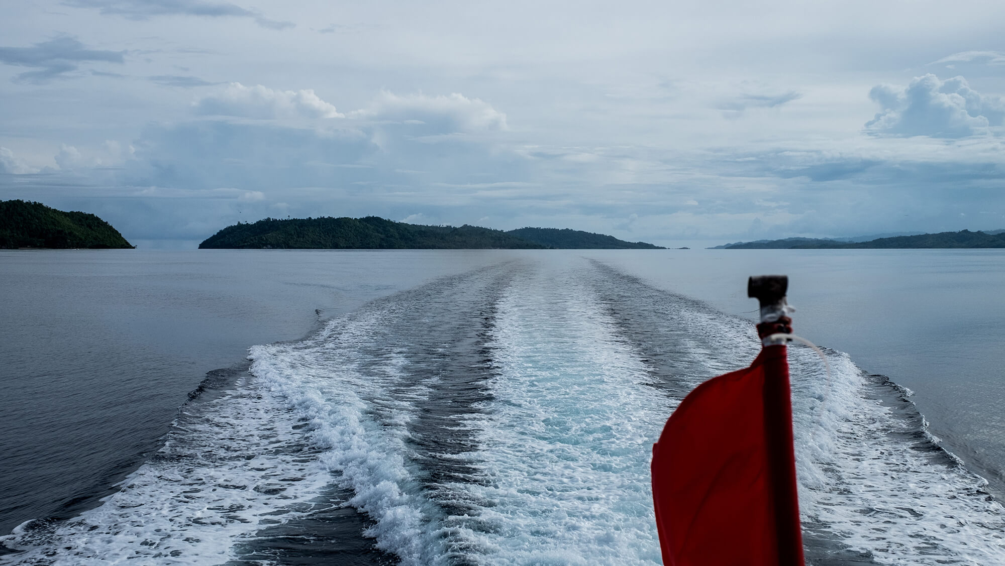 Espuma del ferry de Gorontalo a las islas Togean