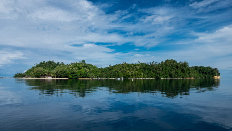 Isla paradisíaca en las Togean de Sulawesi