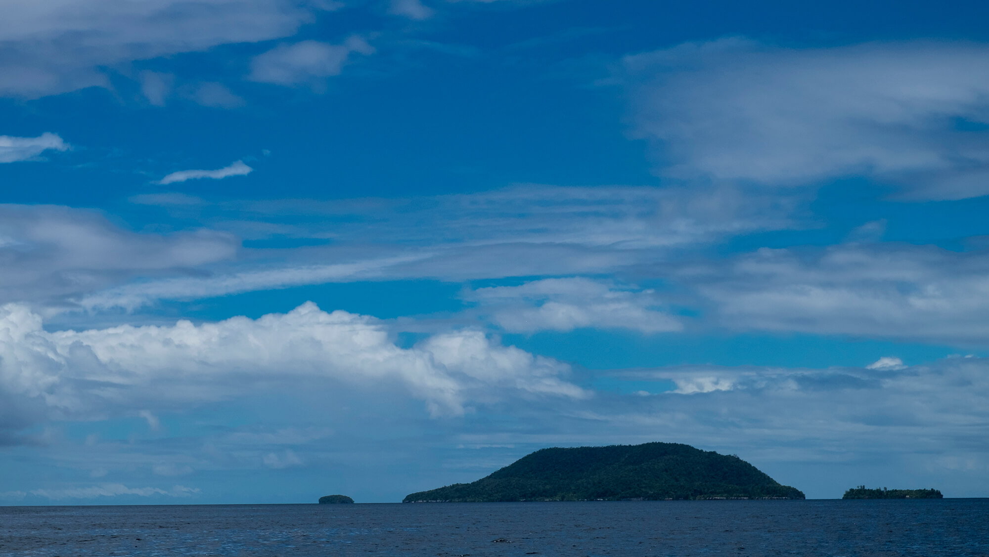Isla de Kri en el archipiélago de Raja Ampat en Papúa