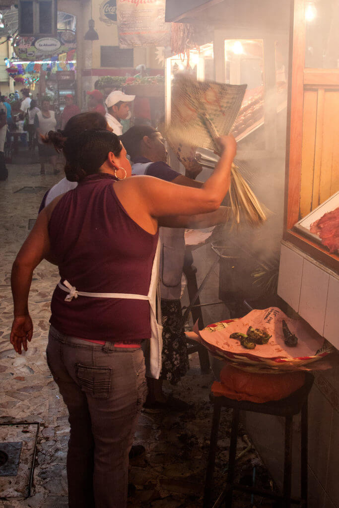 Una luz espectacular se cuela en el mercado local de México