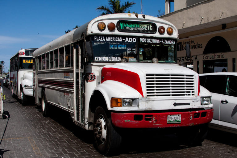Autobús pintoresco en la ciudad de Veracruz en México