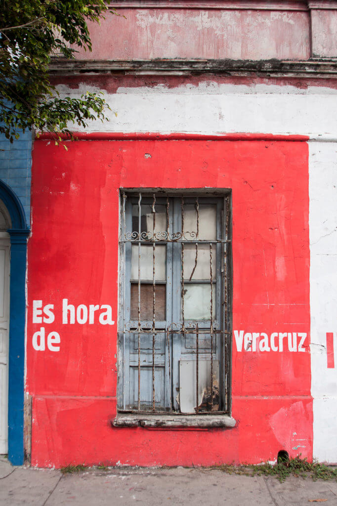 Tiendas coloridas en la ciudad mexicana de Veracruz