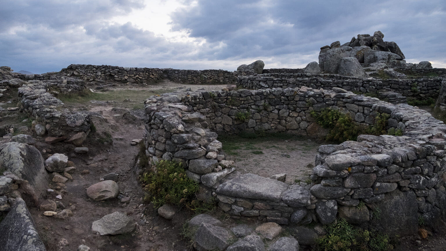Castro de Baroña: un poblado mágico de la Edad de Hierro - TrotandoMundos