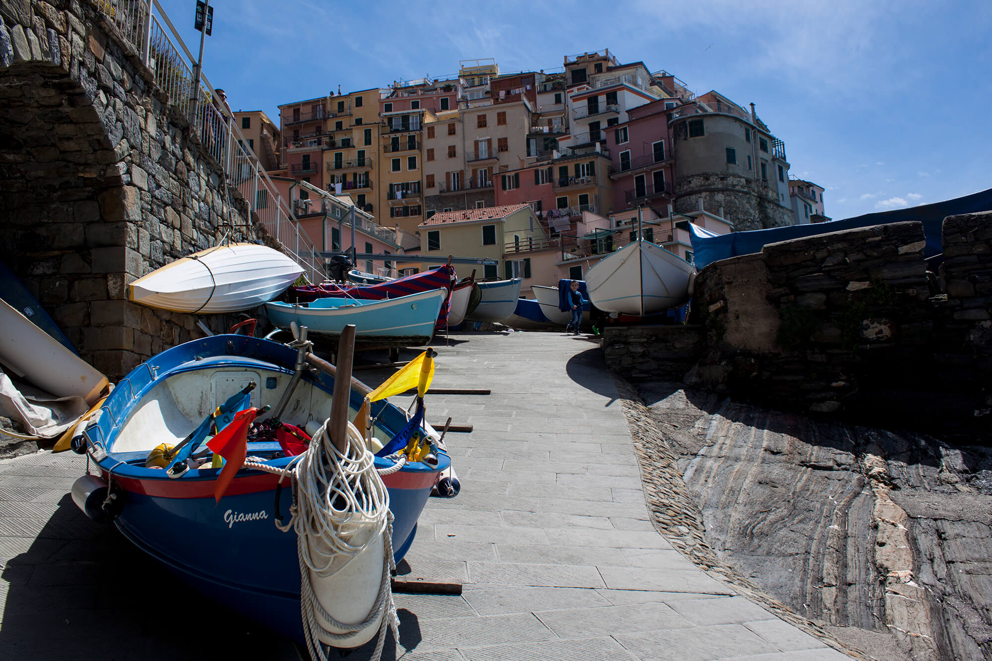 Cinque Terre en la costa mediterránea de Italia: cinco pueblos pintorescos y magnéticos