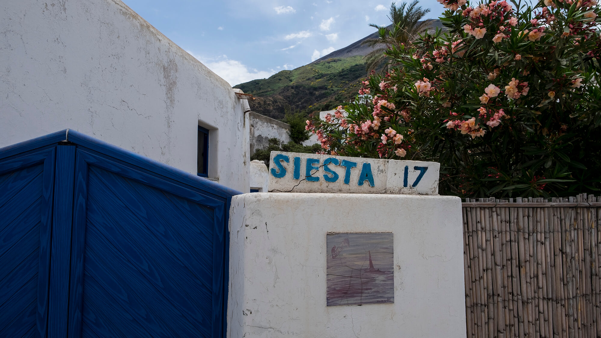Isla de Stromboli en el archipiélago de las Eolias en Sicilia