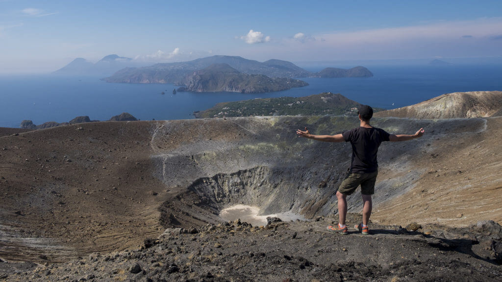 El volcán Vulcano en las Islas Eolias del Mediterráneo