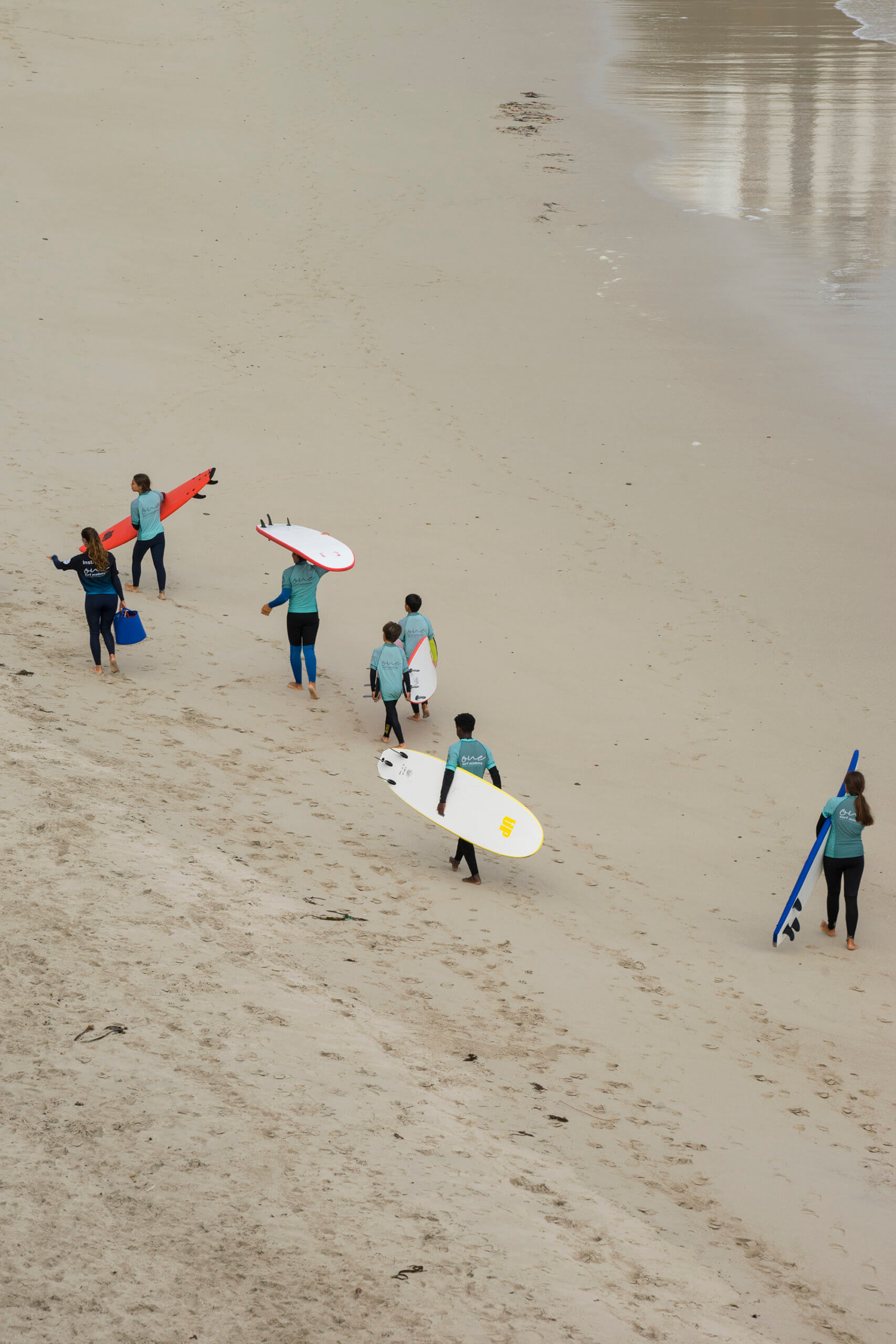 Playa de Malpica durante curso de surf