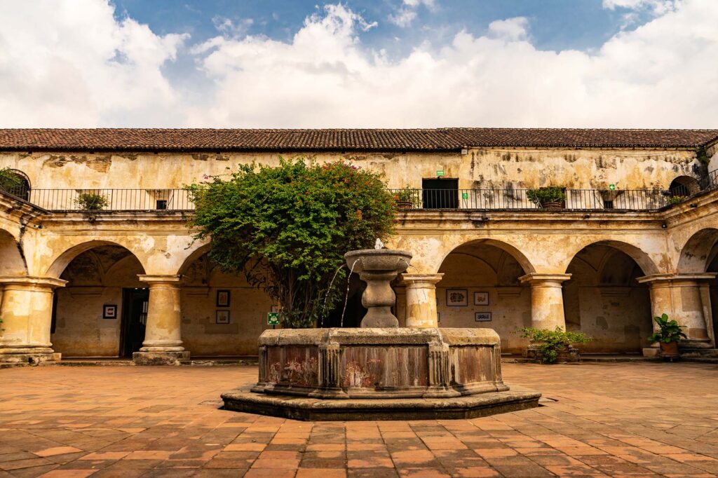 10 lugares que ver en la ciudad colonial de Antigua Guatemala ...